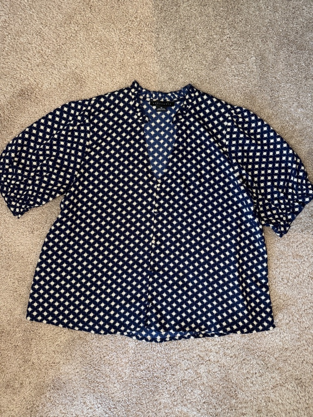 Sanctuary Navy and White Diamond-Print V-Neck Short Sleeve Blouse